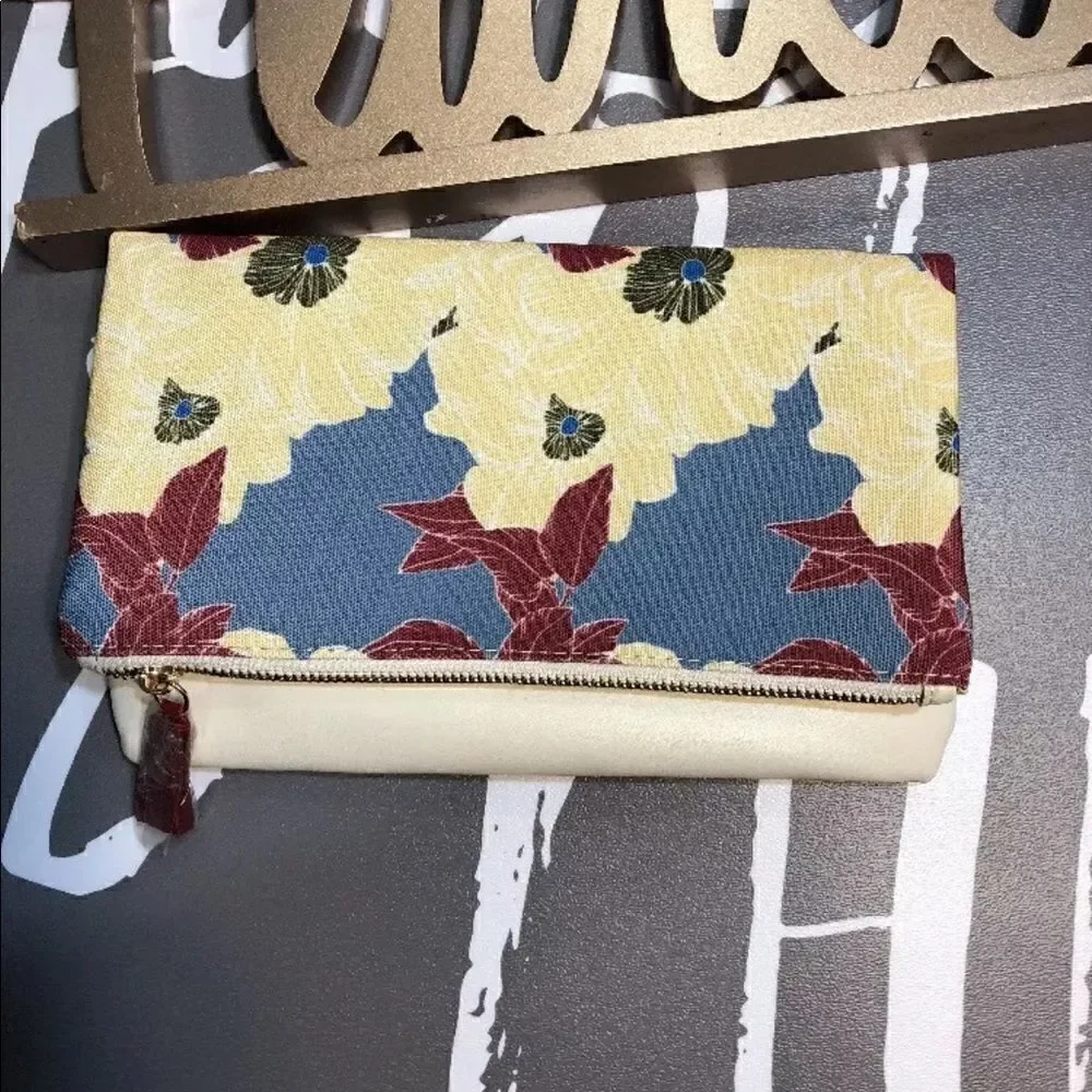 ‎NWT Rachel Pally floral clutch purse